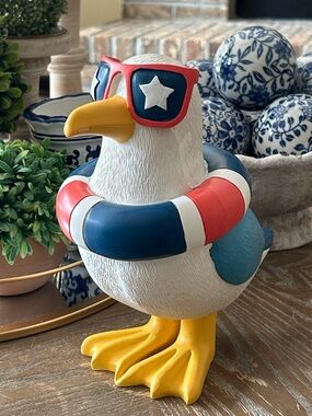 NEW! Quality Resin Patriotic Summer Seagull Statue Pool Float & Sunglasses